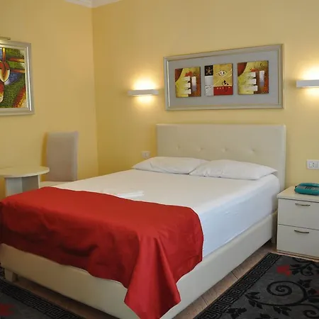 מלון Pik Loti 3*