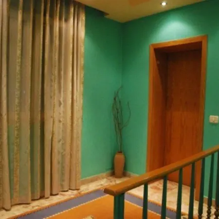 Pik Loti מלון טיראנה